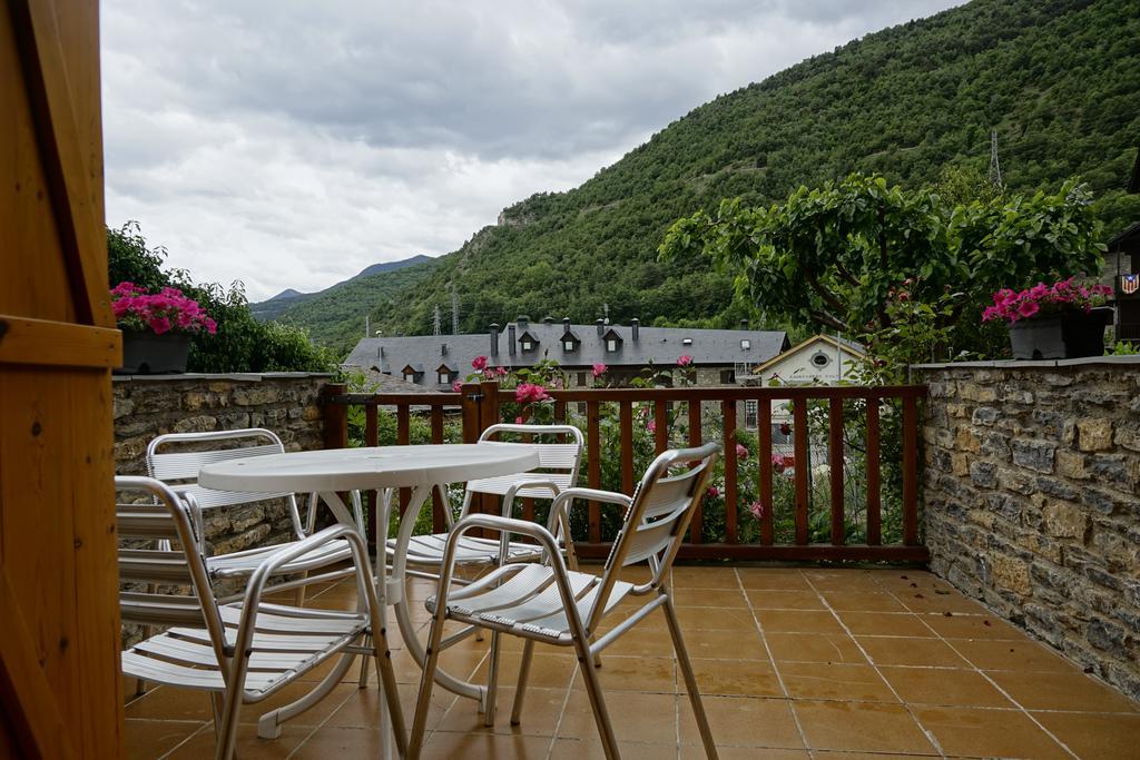 Apartaments El Ribal Valencia D'Aneu Eksteriør bilde