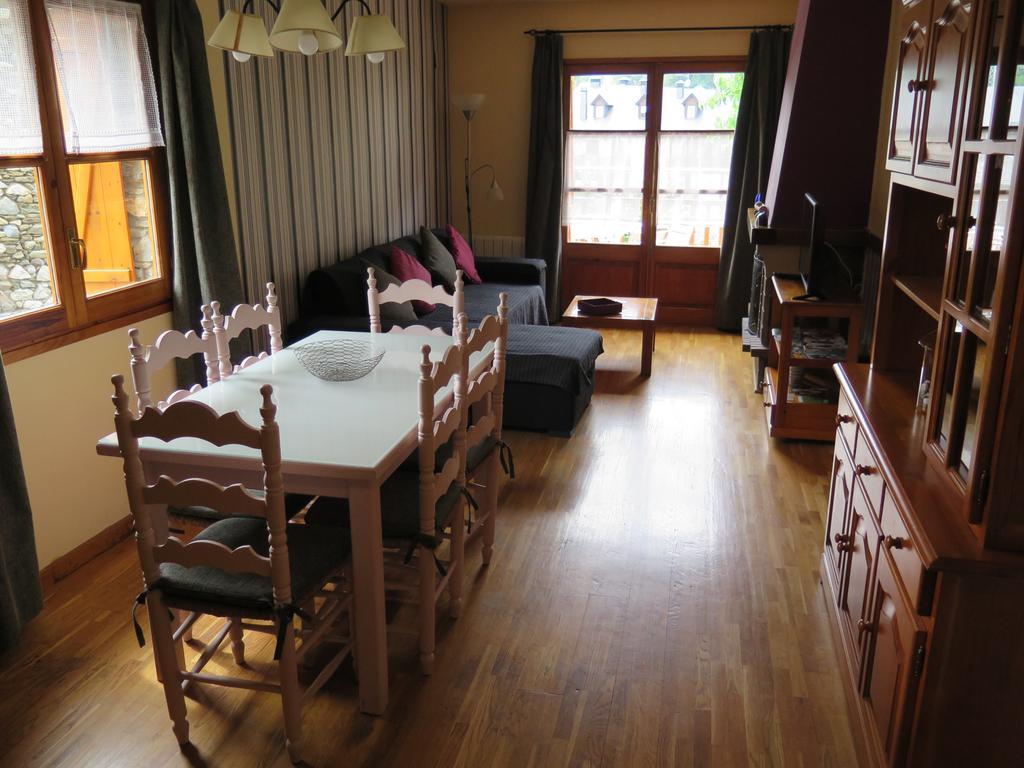 Apartaments El Ribal Valencia D'Aneu Eksteriør bilde